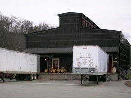 Barrel filling and emptying plant 